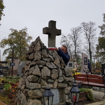 Zapalili ponad 1 000 zniczy na grobach pogranicza polsko-ukraińskiego